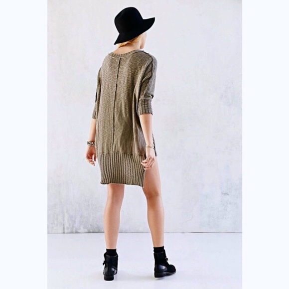 Urban Outfitters Olive Half Sleeve Sweater Top NWT - Picture 2 of 7